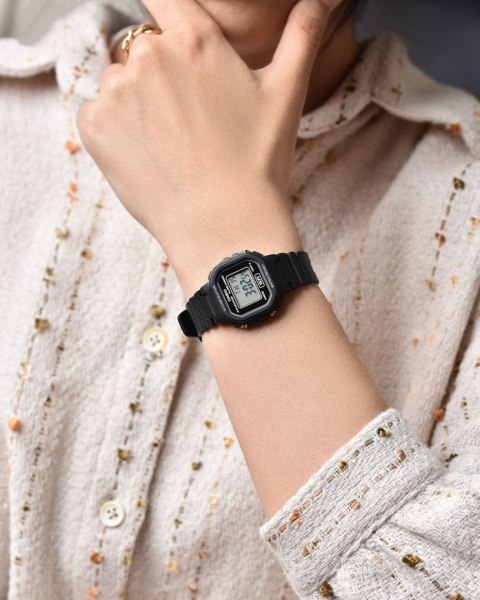 CASIO LA-20WH-1AEF + ÆSKE BØRNEUR CASIO LA-20WH-1AEF + ÆSKE BØRNEUR