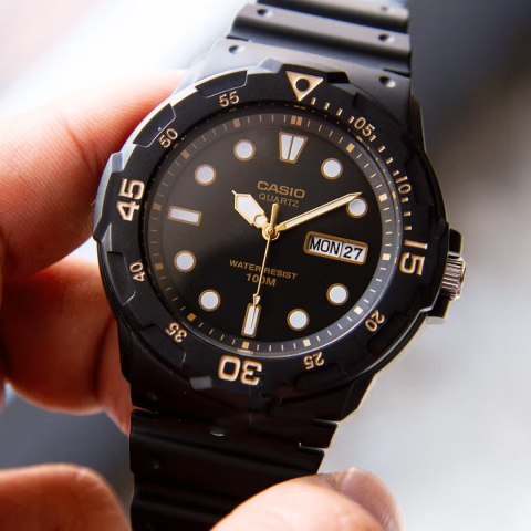 Casio Collection MRW-200H-1E + BOX Herreur Casio Collection MRW-200H-1E + BOX Herreur